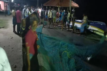 வடக்கு கடற்பரப்பில் நீடிக்கும் மோதல் - மீனவர்களிடையே பெரும் பதற்றம் (VIDEO)