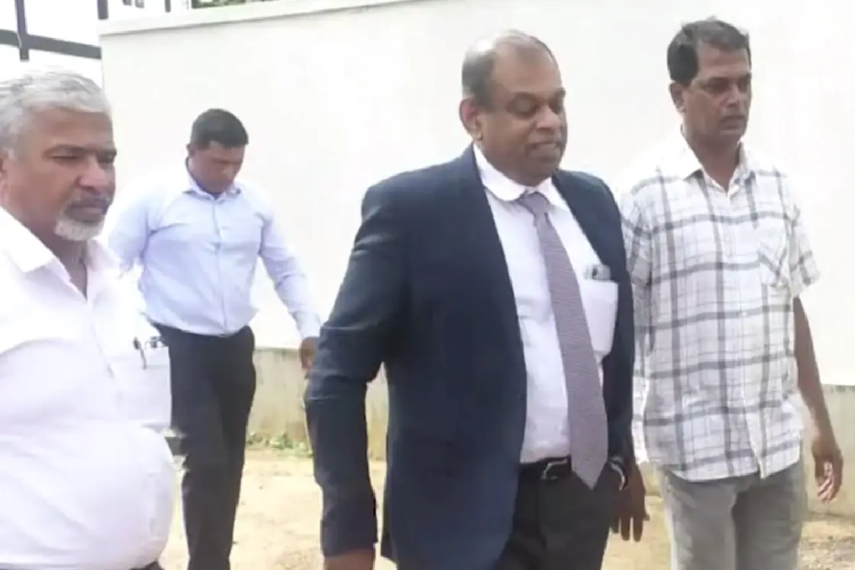 தேசபந்து தென்னக்கோன் உட்பட 8 பேருக்கு எதிராக உயர் நீதிமன்றத்தில் குற்றப்பத்திரிகைகள் தாக்கல் | Charge Sheets Against Deshabandu Tennakon தேசபந்து தென்னக்கோன் உட்பட 8 பேருக்கு எதிராக உயர் நீதிமன்றத்தில் குற்றப்பத்திரிகைகள் தாக்கல் | Charge Sheets Against Deshabandu Tennakon