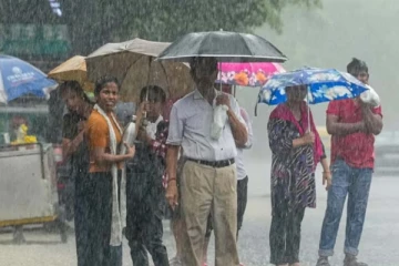 தமிழகத்தில் 10 மாவட்டங்களில் இன்றும் நாளையும் கனமழை பெய்யும்- வானிலை மையம்