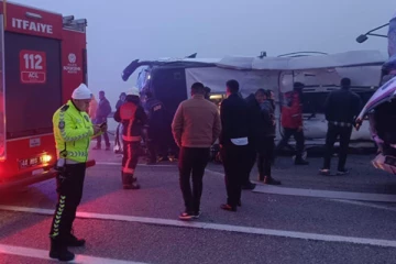 துருக்கி அதிவேக வீதியில் கோரவிபத்து; 10 பேர் பலி பலர் காயம்