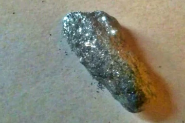 850 கோடி மதிப்புள்ள 50 கிராம் பொருள் - பைக்கில் வைத்து கடத்தப்பட்டதால் அதிர்ச்சி