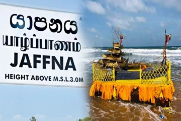 யாழ் கடற்பரப்பில் கரை ஒதுங்கியுள்ள தெப்பம்