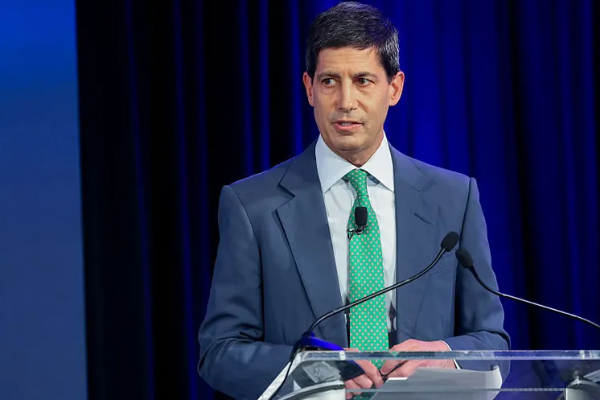 அமெரிக்க மத்திய வங்கியின் அடுத்த தலைவரை பரிந்துரைத்த டொனால்ட் ட்ரம்ப் | Trump Nominates Next Head Of Us Federal Reserve