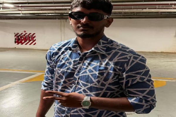 பிரித்தானியாவில் கோடிகளில் புரளும் இலங்கை இளைஞனின் மோசமான செயல் | Sri Lankans Making Millions Uk Through Fake News