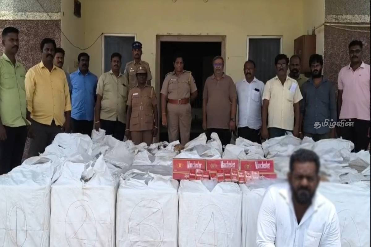 பல இலட்சம் பெறுமதியான சிகரெட்டுக்களை நாட்டுக்குள் கொண்டு வர முயற்சி.. பொலிஸாரின் தீவிர நடவடிக்கை | Cigarettes Being Smuggled Into Sri Lanka Recovered