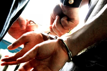 නීති විරෝධි ලෙස ඉන්ධන ගබඩාකල සිටි අයෙකුට වැඩ වරදී...