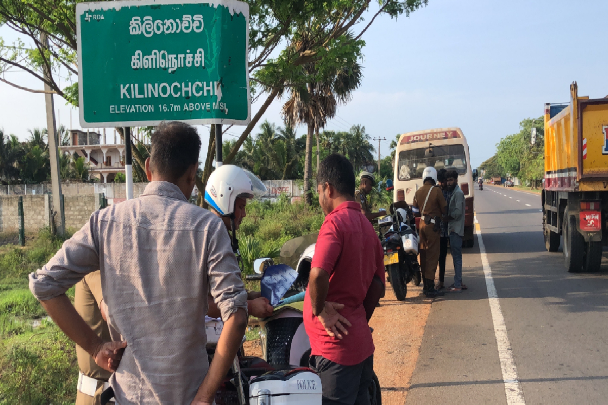 கிளிநொச்சியில் போக்குவரத்துப் பொலிஸார் அதிரடி | Vehicle Inspection In Kilinochchi Police