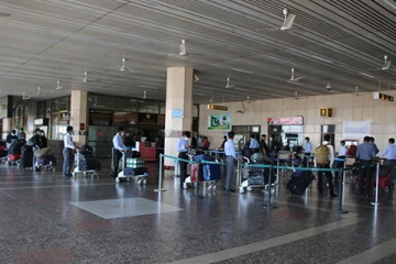 நாட்டை விட்டு அதிகளவு வெளியேறும் பல்கலைக்கழக விரிவுரையாளர்கள்!