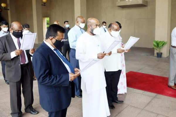 மக்களுக்கு எதிரியாக இருக்க விரும்பவில்லை: பதவி இராஜினாமா தொடர்பில் ரஞ்சித் சியம்பலாப்பிட்டிய உருக்கம் | Ranjith Siyambalapitiya Melts Resignation Letter