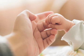 ஆன்லைன் ஆர்டரில் குழந்தை; இப்படியுமா? வைரலாகும் இங்கிலாந்து  பெண்ணின் செயல்!