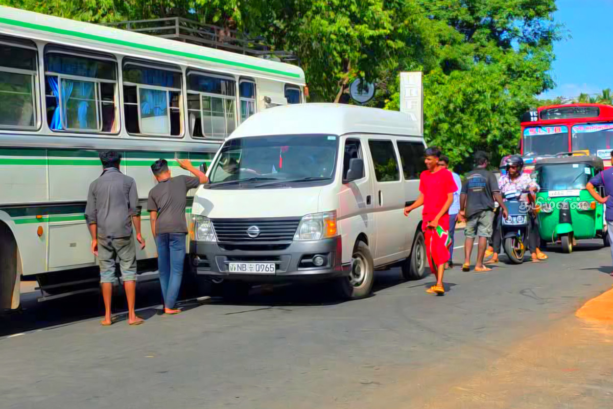 மூன்று வாகனங்கள் ஒன்றோடு ஒன்று மோதி விபத்து | Accident Involving Collision Three Vehicles