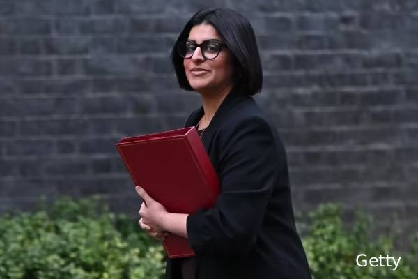 இளவரசர் ஆண்ட்ரூ கைது குறித்து முன்கூட்டியே தகவல் கொடுக்கப்பட்ட ஒரே நபர் | One Person Informed Before Andrew To Be Arrested