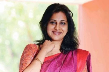 சிம் கார்டு வாங்க சென்ற நடிகையை அறைக்குள் வைத்து பூட்டிய ஊழியர்