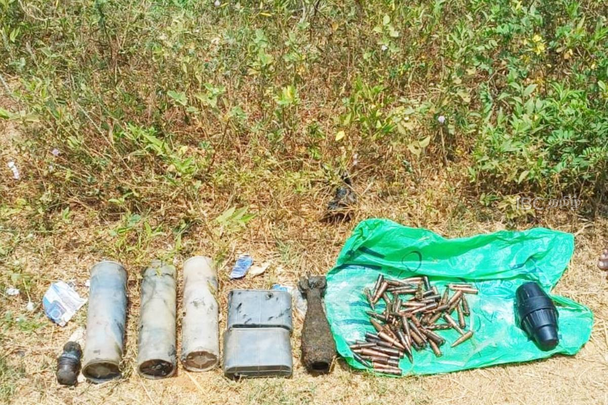 திருகோணமலையில் பல ஆயுதங்கள் மீட்பு! | Weapons Recovered Trinco Echilampattu Police Area