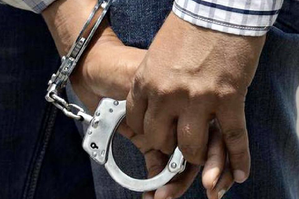 தடைசெய்யப்பட்ட பொருட்களுடன் கொழும்பில் ஒருவர் கைது | One Arrested In Colombo With Prohibited Items