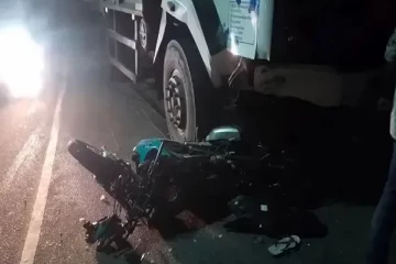 மோட்டார் சைக்கிள் - டிப்பர் மோதி இரு இளைஞர்கள் பலி