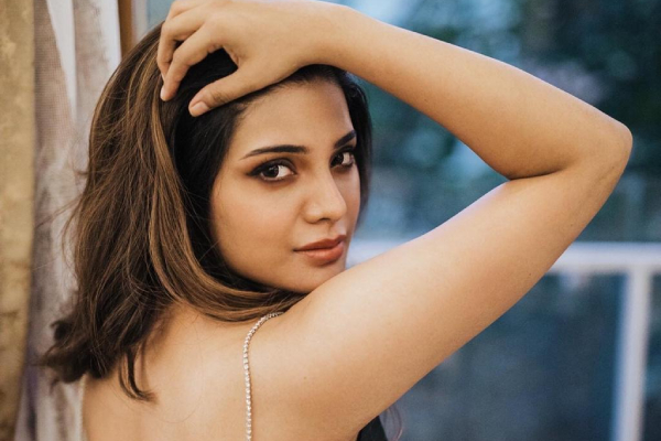 ட்ரான்ஸ்பரண்ட் ஆடையில் எல்லை மீறும் ஆத்மிகா.. இவ்ளோ கிளாமரா! | Aathmika Latest Hot Phtoshoot