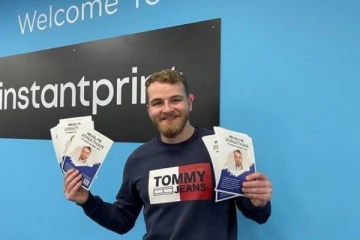 யாரும் செய்யாத வித்தியாச முறையை கையாண்டு நல்ல வேலையை பெற்ற பிரித்தானிய இளைஞர்! வைரல் வீடியோ