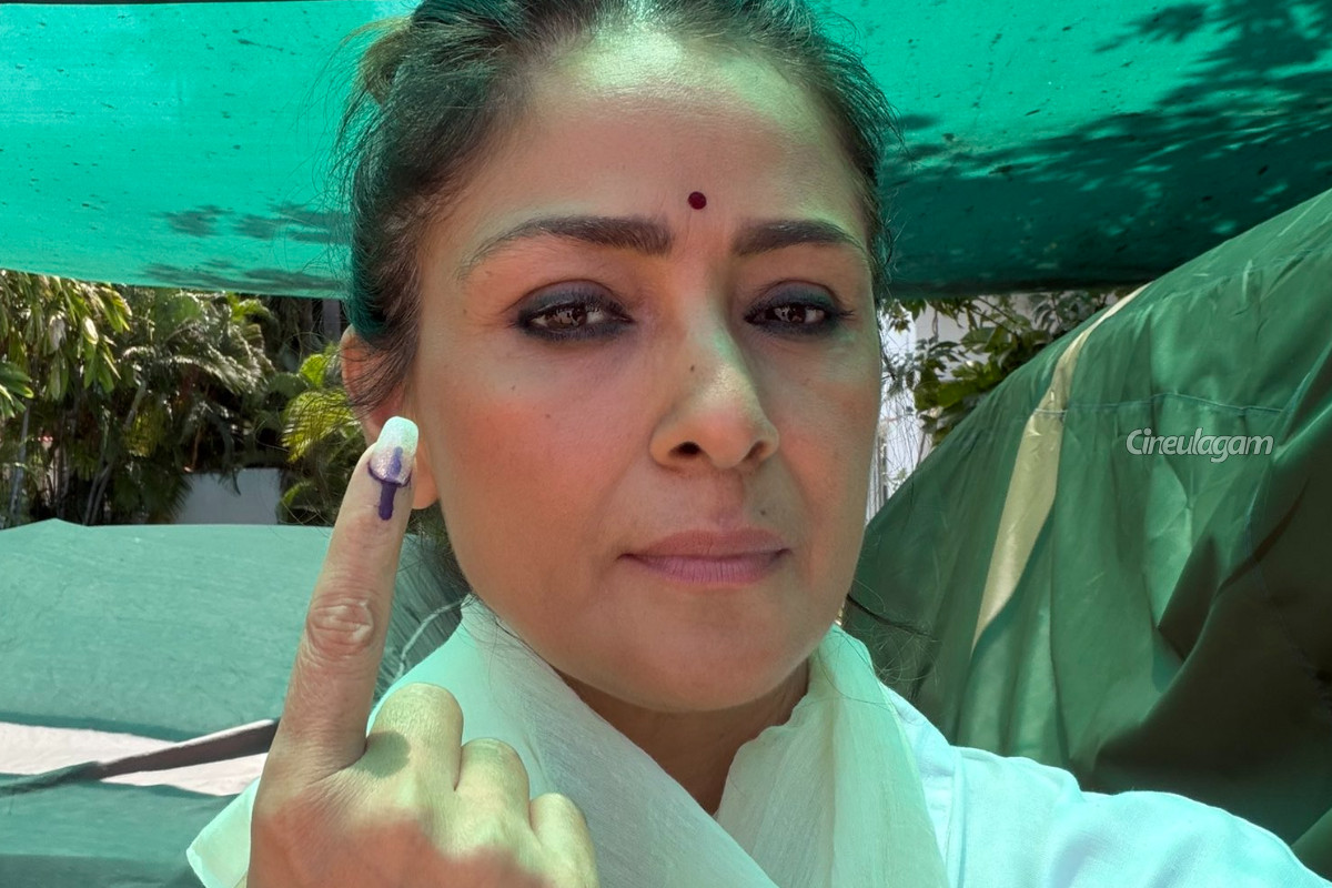 இது தேர்தல், சினிமா ஷுட்டிங் இல்லை.. கொந்தளித்த நடிகை சிம்ரன் | Its A Voting Booth Not A Cinema Shoot Simran