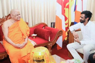 அஸ்கிரிய பீடாதிபதியிடம் ஆசி பெற்ற ஜீவன்: நல்லிணக்க செயற்பாடுகளை முன்னெடுப்பதாக உறுதி (Photos)