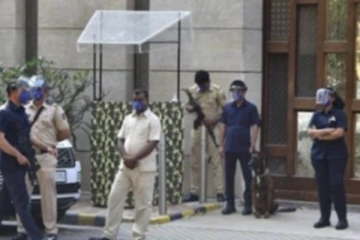 முகேஷ் அம்பானி வீட்டின் முன்பு சுற்றிய நபர்: தீவிரமாகும் விசாரணை!