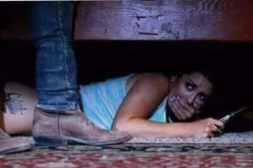 16 හැවිරිදි සිසුවා 22 හැවිරිදි පෙම්වතිය මාසයක් ඇඳ යට තියන් ඉදල මාට්ටු වෙයි..