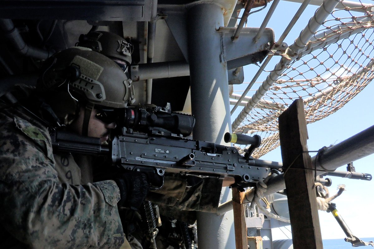 ஈரானில் இரவோடு இரவாக தரையிறக்கப்பட்ட Beast ஹெலிகொப்டர்கள்.. அமெரிக்காவின் மின்னல் வேக நடவடிக்கை! | Us Rescues Pilot From Iran Daring Mission ஈரானில் இரவோடு இரவாக தரையிறக்கப்பட்ட Beast ஹெலிகொப்டர்கள்.. அமெரிக்காவின் மின்னல் வேக நடவடிக்கை! | Us Rescues Pilot From Iran Daring Mission