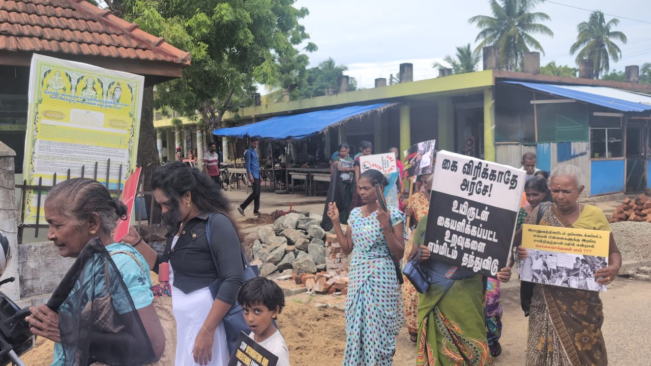 அம்பாறையில் வலிந்து காணமலாக்கப்பட்ட உறவுகள் கவனயீர்ப்பு போராட்டம்! 5 Gallery