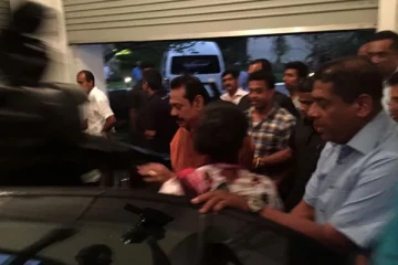 பரபரப்புக்கு மத்தியில் அலரி மாளிகையிலிருந்து தப்பிய மகிந்த