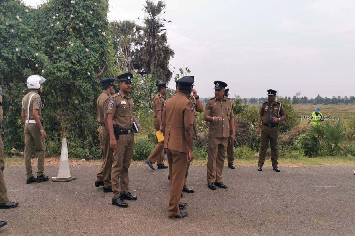 கதிர்காம ஆலயத்திற்குச் சொந்தமான காணியில் சுட்டுக்கொல்லப்பட்ட நிலையில் இளைஞனின் சடலம் மீட்பு | Body Of A Young Man Found Having Been Shot Dead கதிர்காம ஆலயத்திற்குச் சொந்தமான காணியில் சுட்டுக்கொல்லப்பட்ட நிலையில் இளைஞனின் சடலம் மீட்பு | Body Of A Young Man Found Having Been Shot Dead