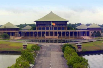 සාමකාමී අරගලකරුවන්ට පහර දීම සම්බන්ධයෙන් ජොන්ස්ටන් ඇතුළු ප්රබලයින් 6දෙනෙකුට අද පාර්ලිමේන්තුවේ දී සිදුවන දේ..