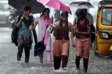 வெளுத்து வாங்கும் கனமழை - எந்தெந்த மாவட்டங்களில் பள்ளி கல்லூரிகளுக்கு விடுமுறை?