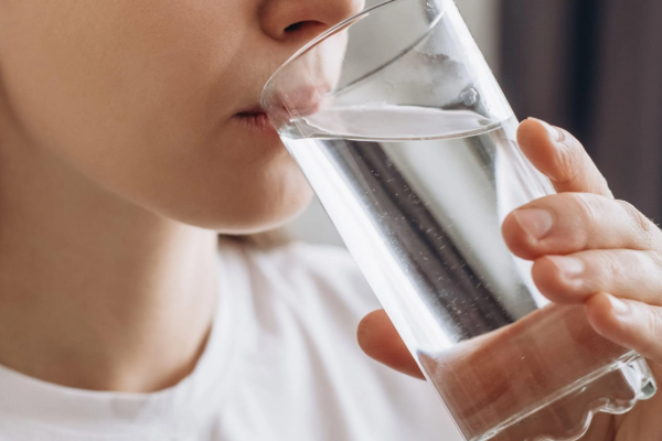 அதிகமாக தண்ணீர் குடித்தால் ஆபத்து.., ஒரு நாளைக்கு எவ்வளவு தண்ணீர் குடிக்க வேண்டும்? | How Much Water Should You Drink Per Day In Tamil அதிகமாக தண்ணீர் குடித்தால் ஆபத்து.., ஒரு நாளைக்கு எவ்வளவு தண்ணீர் குடிக்க வேண்டும்? | How Much Water Should You Drink Per Day In Tamil