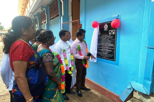 மட்டக்களப்பில் நடைபாதை வியாபாரங்களை கட்டுப்படுத்த நடவடிக்கை (PHOTOS) | Action To Control Pedestrian Traffic In Batticaloa