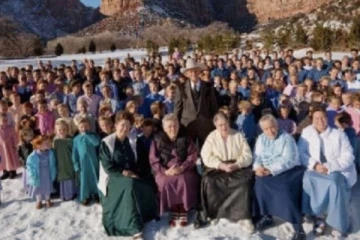 கனடாவில் 27 மனைவிகள்- 150 குழந்தைகள் ஒரே வீட்டில் வாழும் அதிசய நபர்! நெட்டிசன்களை வாய் பிளக்க வைத்த மனிதர்