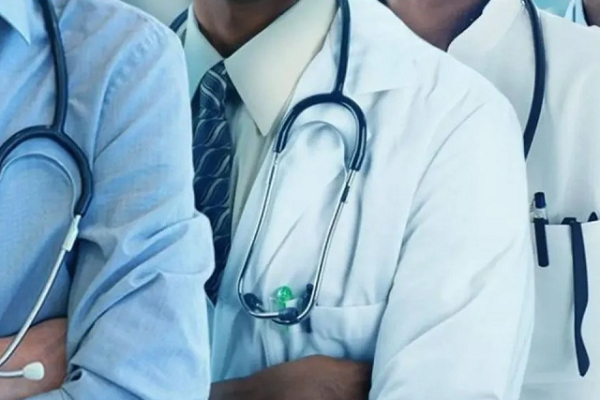 இலங்கை சுகாதார துறையில் கடுமையான நெருக்கடி | Doctors Exodus Hits Sri Lanka
