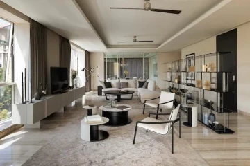 மாதம் 4 லட்சம் ரூபாய் வாடகை கட்டும் பிரபல நடிகர்.. யார் பாருங்க