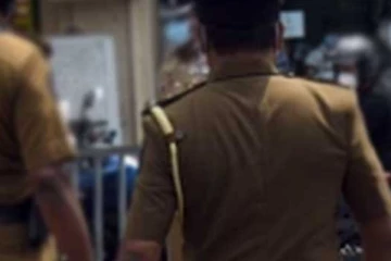 පොලිසිය සහ සිවිල් වැසියන් අතර ගැටුමක්.. 13ක් රෝහලේ.. නොසන්සුන්කාරී තත්ත්වයක්..