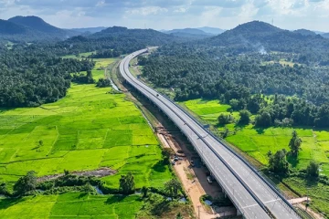 மத்திய அதிவேக நெடுஞ்சாலை திறக்கப்பட்ட 12 மணி நேரத்தில் இத்தனை லட்சம் வருமானமா?