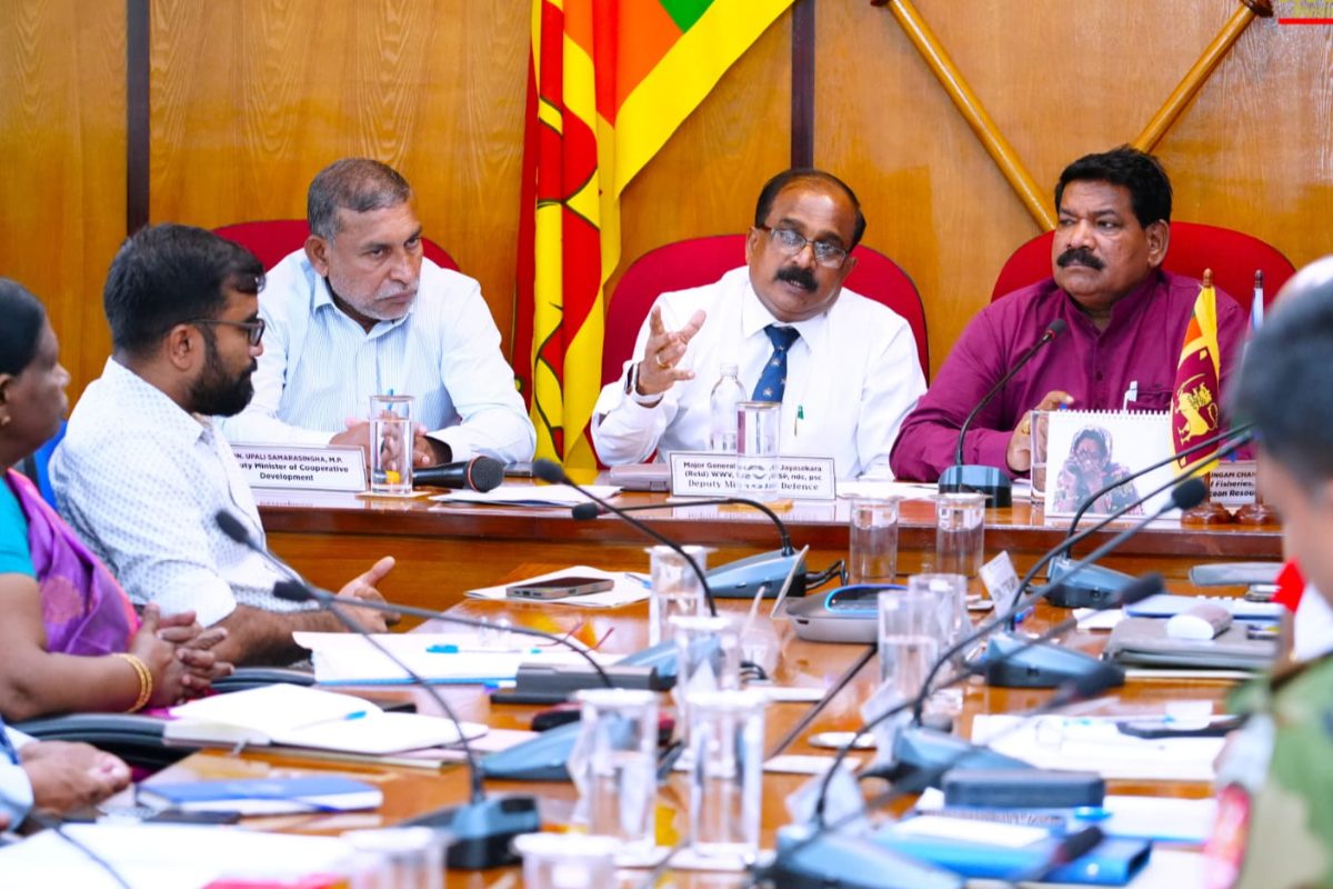 மக்களின் காணிகள் மக்களுக்கே! பாதுகாப்பு பிரதி அமைச்சரிடம் வடக்கு ஆளுநர் கோரிக்கை | Northern Governor Request To Aruna Jayasekara
