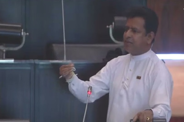 நாடாளுமன்றுக்கு கொண்டு வரப்பட்ட கட்டில்,மெத்தை | The Bed And Mattress Brought To Parliament