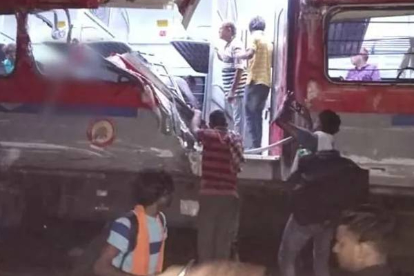 இந்தியாவில் ரயில் தடம்புரண்டு பாரிய விபத்து: 207 பேர் உயிரிழப்பு! 900 பேர் படுகாயம் | Train Collision In Eastern India 300 People Injury