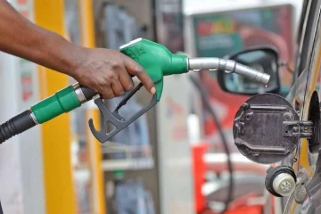 ලංකාවේ ඉන්ධන මිල අඩු කිරීම ගැන ඉඟියක් - ලබන සිකුරාදා වෙන්න යන අලුත්ම වෙනස - ඇමති නලින්ද කරුණු හෙළි කරයි