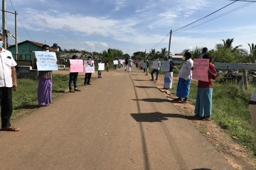 வவுனியாவில் றிசாட் பதியூதீனை விடுதலை செய்யுமாறு கோரி ஆர்ப்பாட்டம்