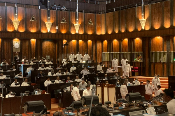 அரசாங்கம் - எதிர்க்கட்சி பலப்பரீட்சை! பிரதி சபாநாயகராக ரஞ்சித் சியம்பலாப்பிட்டிய தெரிவு (Video) | Parliment Session On Political Crisis