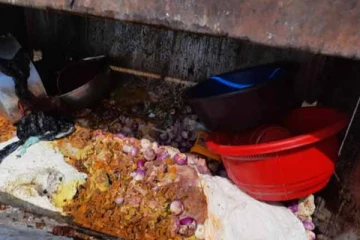 தமிழர்பகுதியில் எலி மொய்த்த உணவுகள் விற்பனை; உணவகத்திற்கு நேர்ந்த கதி!