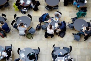 மீண்டும் கல்விக்கட்டணத்தை உயர்த்தும் சுவிஸ் பல்கலைக்கழகங்கள்