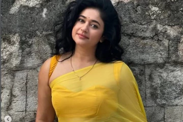 4 ஆண்டுகளாக படவாய்ப்பில்லை!! 40 வயதில் சேலையில் மயக்கும் நடிகை பூனம் பாஜ்வா..