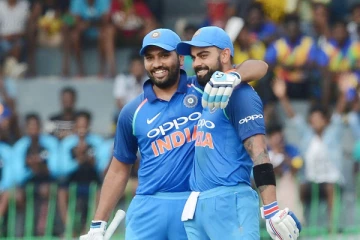 ‘’ நீங்க மீடியா  கொஞ்சம் அமைதியா இருங்க , அவர பத்தி எனக்கு தெரியும் ’’   : கோலி குறித்த கேள்விக்கு ரோகித் சர்மா பதில்