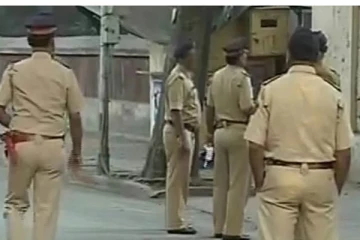 பெண் காவலர்களை மசாஜ், துணி துவைக்க சொல்லி உயர் அதிகாரி அட்டூழியம்!